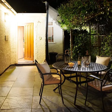 Approach Apartment *